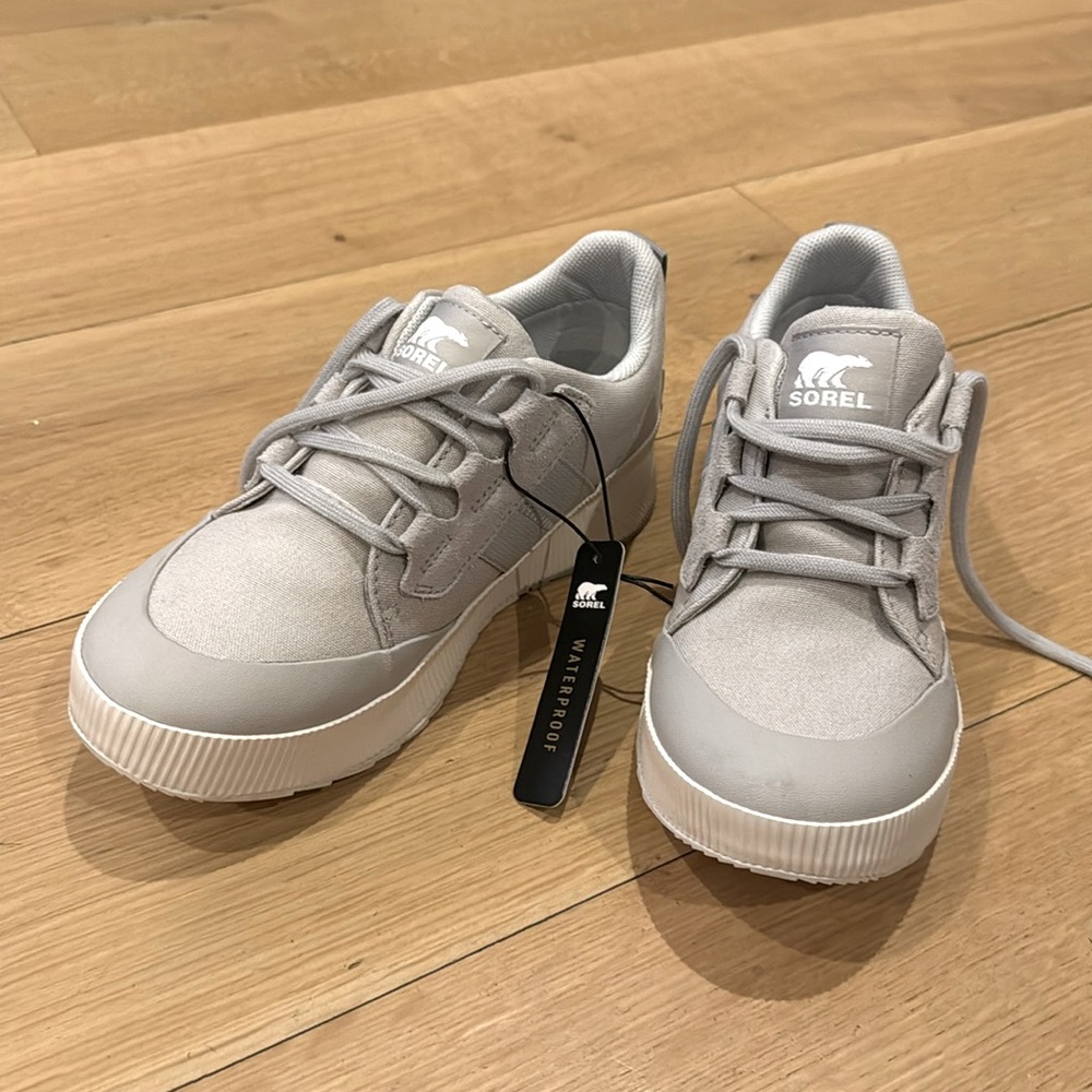 NWT SOREL Women's Out N About III Low Sneaker Canvas Shoes (size 6, runs small)